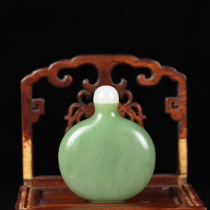 山料和田碧玉粉青鼻烟壶摆件