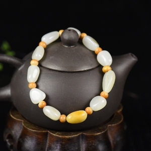 籽料和田白玉原石手串