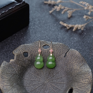 特:18K山料和田碧玉葫芦耳坠