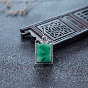 18K糯种飘花翡翠无事牌吊坠