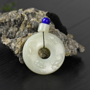 山料和田白玉年年有余平安扣吊坠