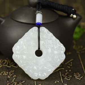 山料和田羊脂白玉守护平安扣吊坠