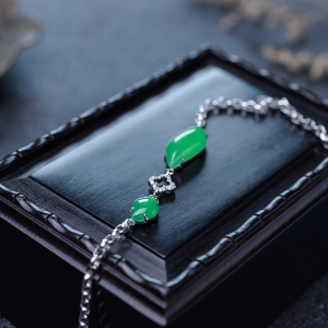 18K糯冰种阳绿翡翠手链