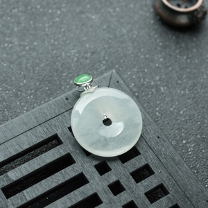 18K糯冰种翡翠平安扣吊坠