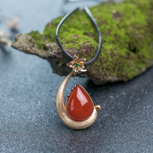 18K柿子红南红吊坠