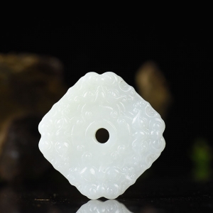 籽料和田白玉守护平安扣吊坠