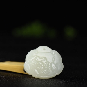 籽料和田白玉花开富贵吊坠