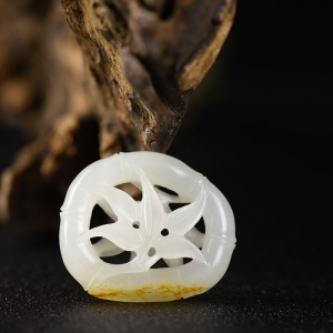 籽料和田白玉节节高升吊坠