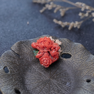 18K沙丁珊瑚花吊坠