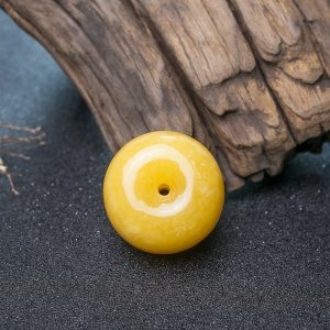 鸡油黄蜜蜡平安扣吊坠