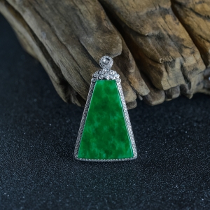 18K糯种翠绿翡翠无事牌吊坠