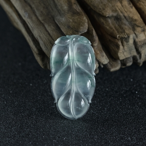 冰种飘花翡翠叶子吊坠