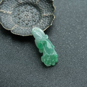 糯冰种飘翠翡翠心花怒放吊坠