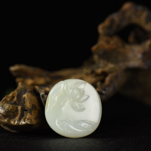 籽料和田白玉年年有余吊坠