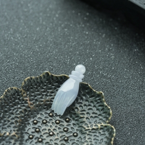 糯冰种紫罗兰翡翠掌上明珠吊坠