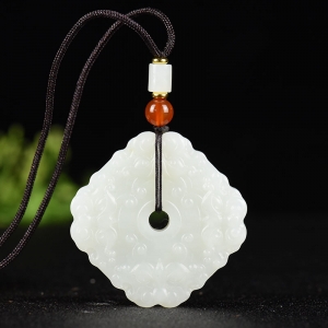 籽料和田白玉守护平安扣吊坠