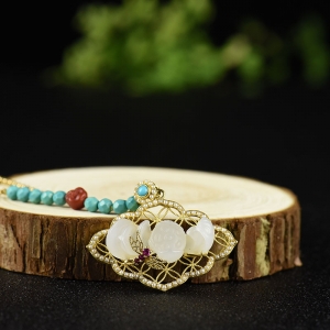 18k金镶山料和田白玉花开富贵项链