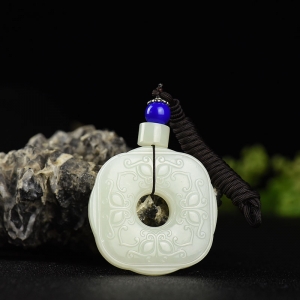 山料和田白玉守护平安扣吊坠