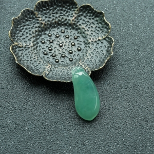 糯冰种蓝水翡翠福瓜吊坠