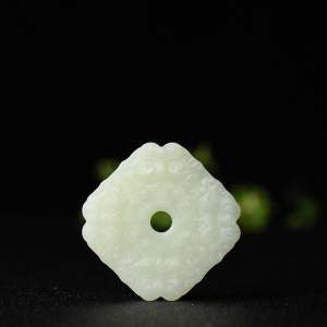 籽料和田白玉守护平安扣吊坠