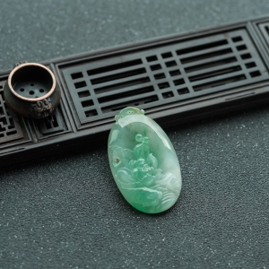 糯冰种飘翠翡翠年年有余吊坠