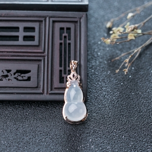 18K冰种翡翠葫芦吊坠