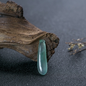糯冰种飘翠翡翠福瓜吊坠