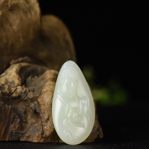 籽料和田白玉大日如来吊坠