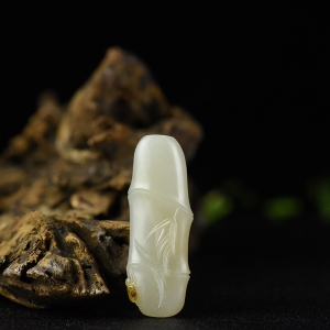 籽料和田白玉节节高升吊坠