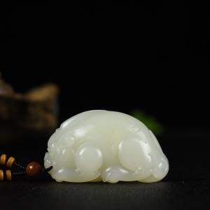 籽料和田白玉貔貅手把件