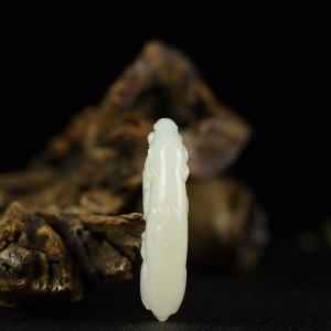 籽料和田白玉马上有福吊坠