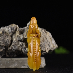 籽料和田玉黄沁旺财吊坠