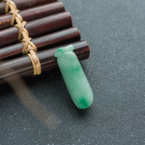 糯种飘翠翡翠福瓜吊坠