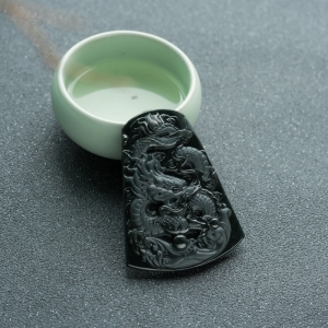 糯冰种墨翠飞龙在天吊坠