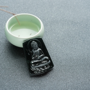 糯冰种墨翠大日如来吊坠