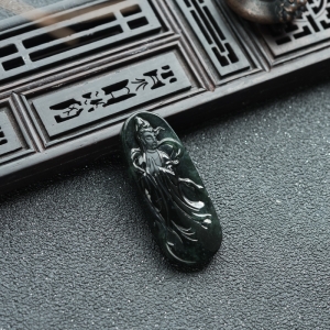 糯冰种墨翠观音吊坠