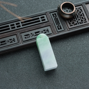 糯种春带彩翡翠回纹印章