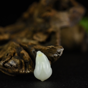 山料和田白玉卯兔吊坠