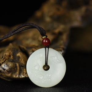 籽料和田白玉蝶恋花平安扣吊坠