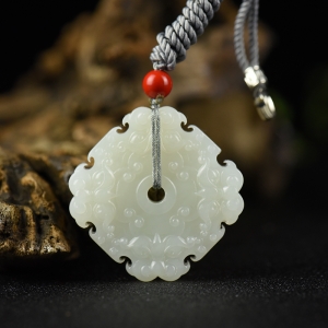 籽料和田白玉守护平安扣吊坠