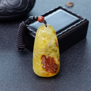 带皮俏色蜜蜡鱼吊坠