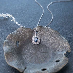 18K深蓝色蓝宝石项链