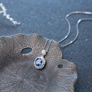 18K蓝色蓝宝石项链