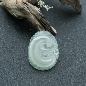 糯冰种翡翠如意吊坠
