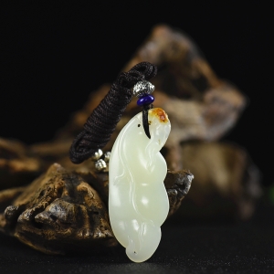 籽料和田白玉福豆吊坠