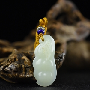 籽料和田白玉福豆吊坠