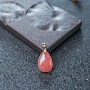18K红纹石水滴吊坠