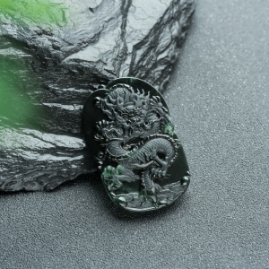 冰种墨翠飞龙在天吊坠