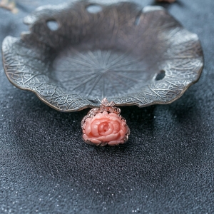 18K深水珊瑚牡丹花吊坠