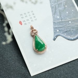 18K糯种翠绿翡翠水滴吊坠